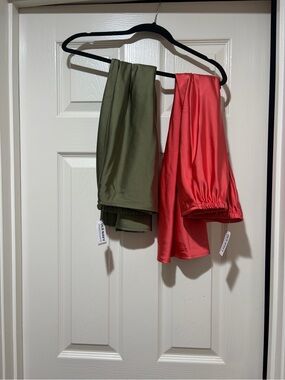 Old Navy Women’s Skirts in Olive Green & Coral